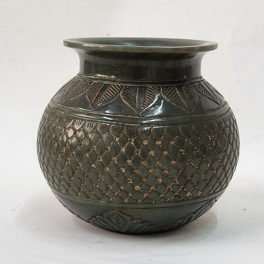 Museum Quality Islamic Mughal Handmade Jade Pot